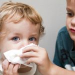 سرفه کودک / درمان های خانگی طبیعی برای سرفه در تابستان