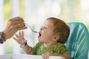 غذای کمکی کودک / نحوه شروع و نوع مصرف غذای کمکی در کودکان